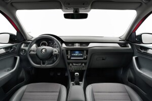 Skoda-Rapid_Spaceback-2017_int