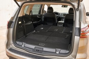 Ford-S-MAX-2015-800-4a_trunk